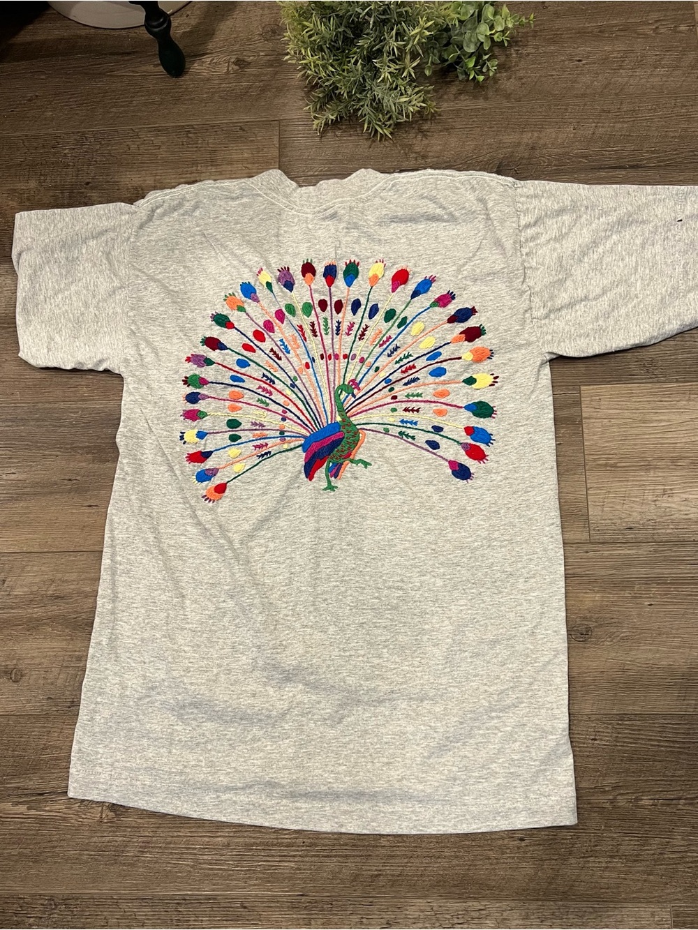 Coco Rock Vintage Grey & Colorful Embroidered Peacock Tee Shirt‎ Sz XL Boho